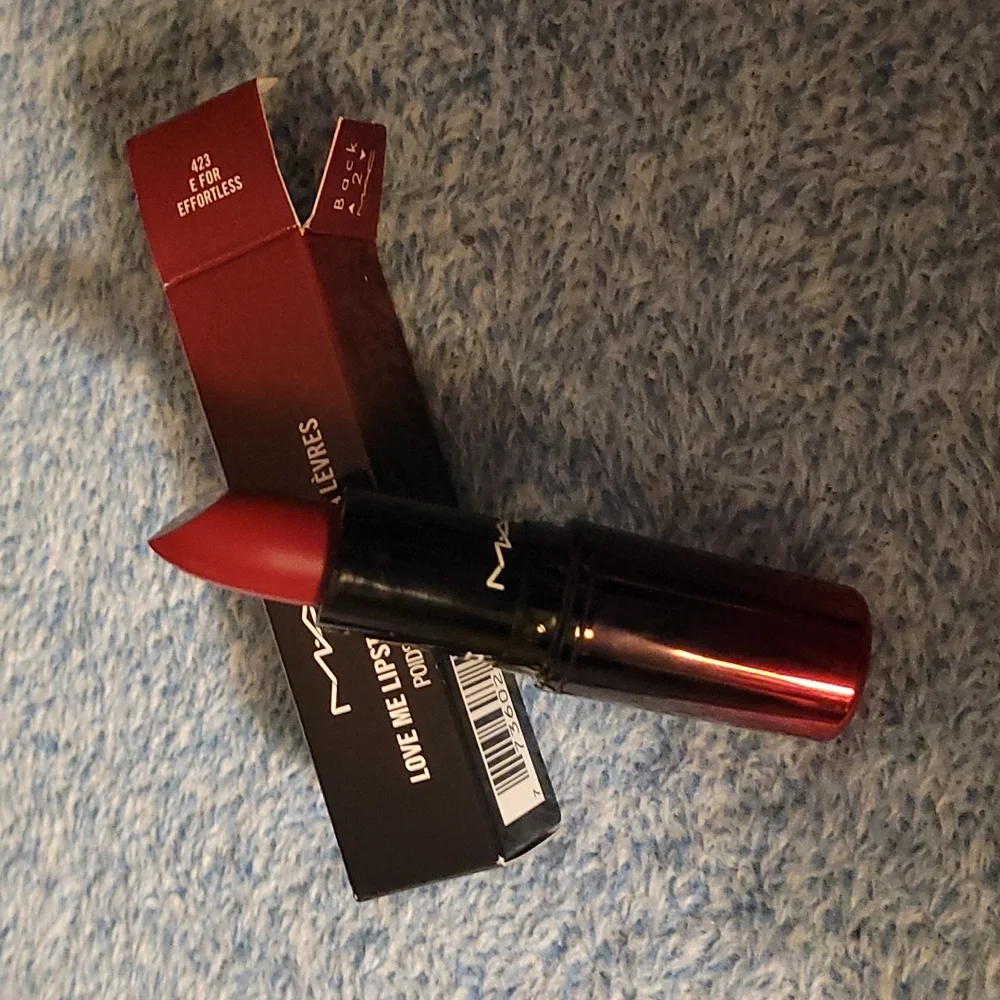MAC E is for Effortless Love Me Lipstick - Picture 1 of 2